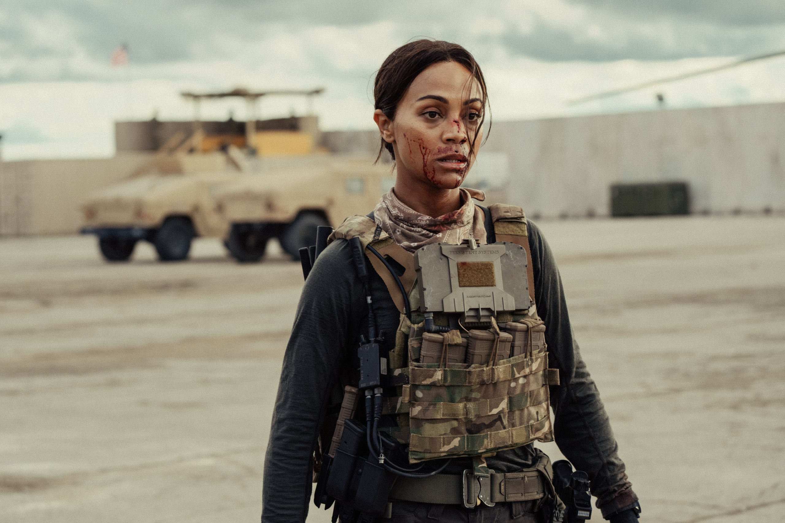 Zoe Saldaña como Joe em Lioness (Foto: Ryan Green / Paramount+)