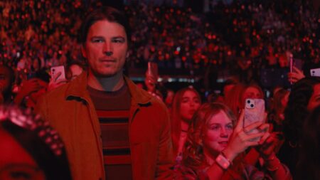 Armadilha: 3 curiosidades sobre o filme de M. Night Shyamalan Josh Hartnett como Cooper e Ariel Donoghue como Riley em Armadilha (Reprodução / Warner Bros. Pictures)