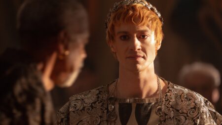 Joseph Quinn como Imperador Caracalla em cena de Gladiador 2 (Reprodução)
