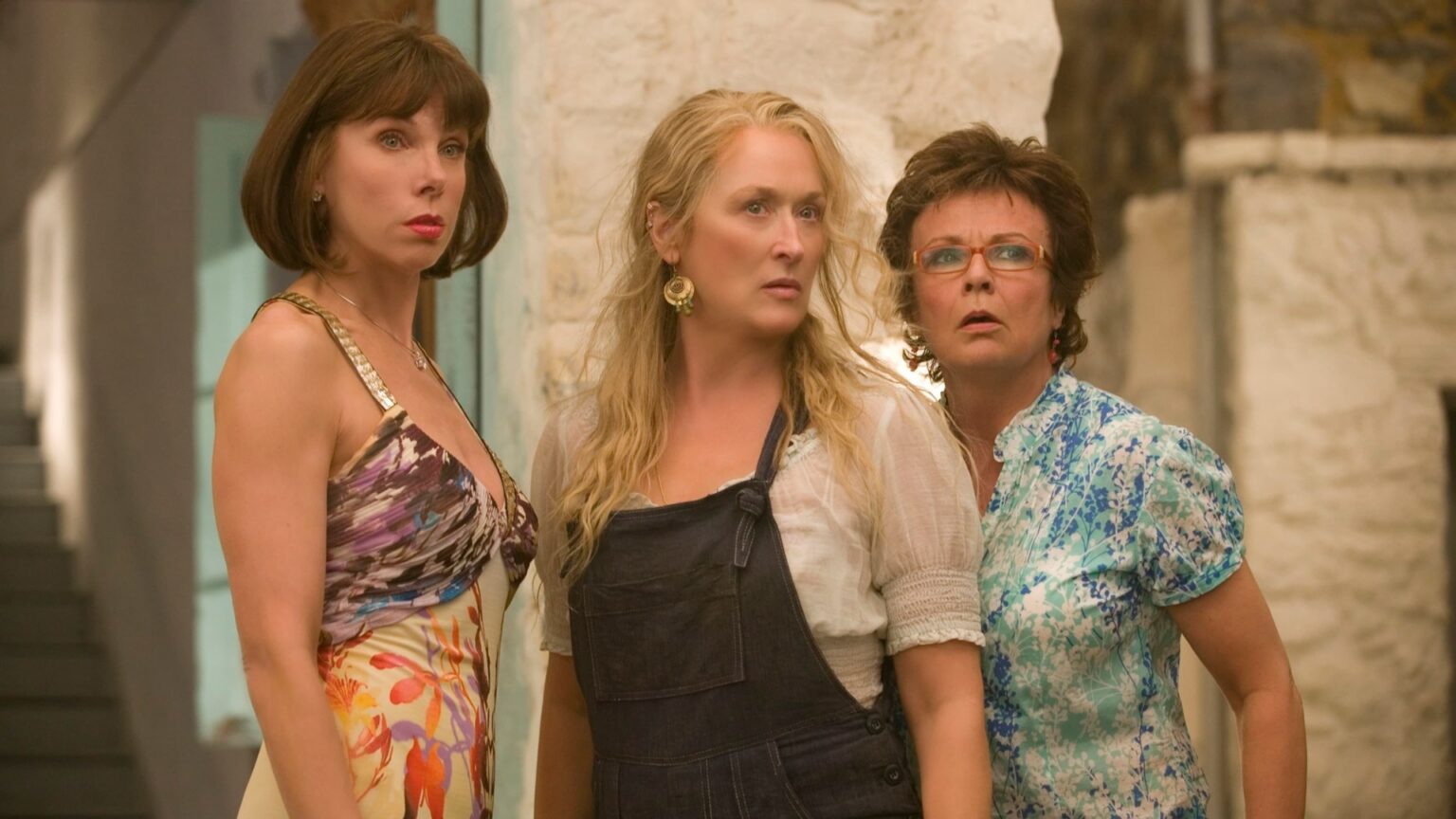 Atriz revela que Mamma Mia! 3 pode acontecer Meryl Streep, Christine Baranski, e Julie Walters em cena de Mamma Mia! (Reprodução)