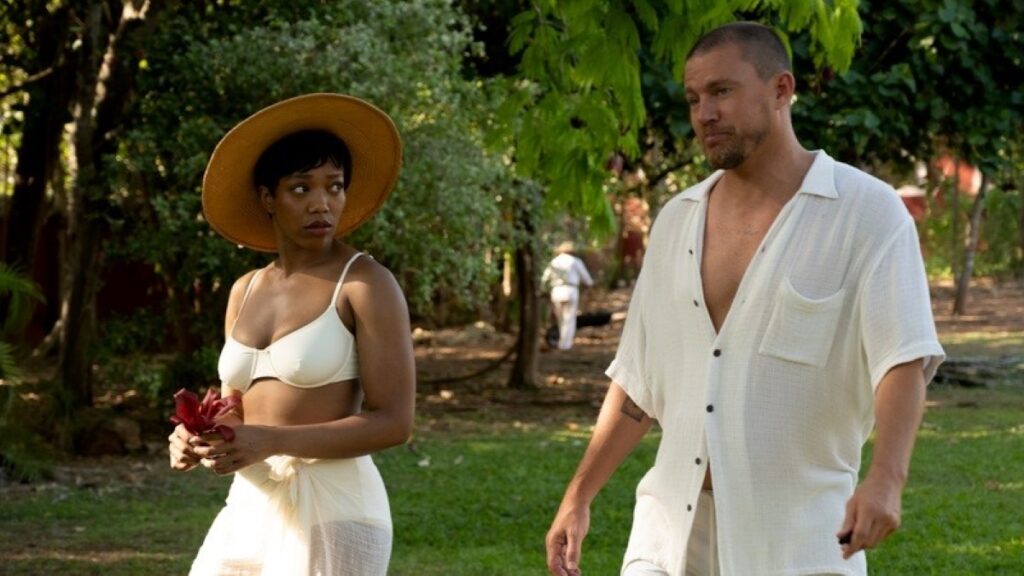 Channing Tatum e Naomi Ackie são destaque no novo trailer de Pisque Duas Vezes Channing Tatum com Slater King e Naomi Ackie como Frida em cena de Pisque Duas Vezes (Reprodução / Warner Bros. Pictures)