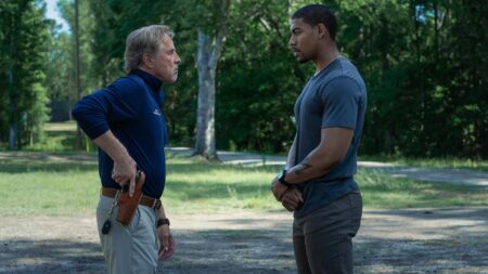 Aaron Pierre como Terry Richmond e Don Johnson como Sandy Byrne em Ribel Ridge (Divulgação / Netflix)