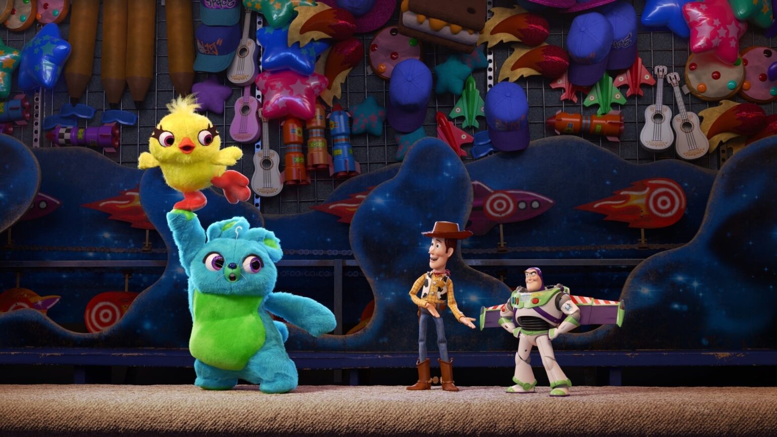 Woody e Buzz em cena de Toy Story 4 (Reprodução / Disney)