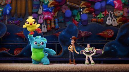 Woody e Buzz em cena de Toy Story 4 (Reprodução / Disney)