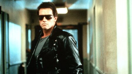 Arnold Schwarzenegger em O Exterminador do Futuro (Reprodução)