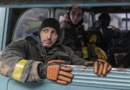 Ariel Staltari como Omar em O Eternauta (Reprodução / Netflix)
