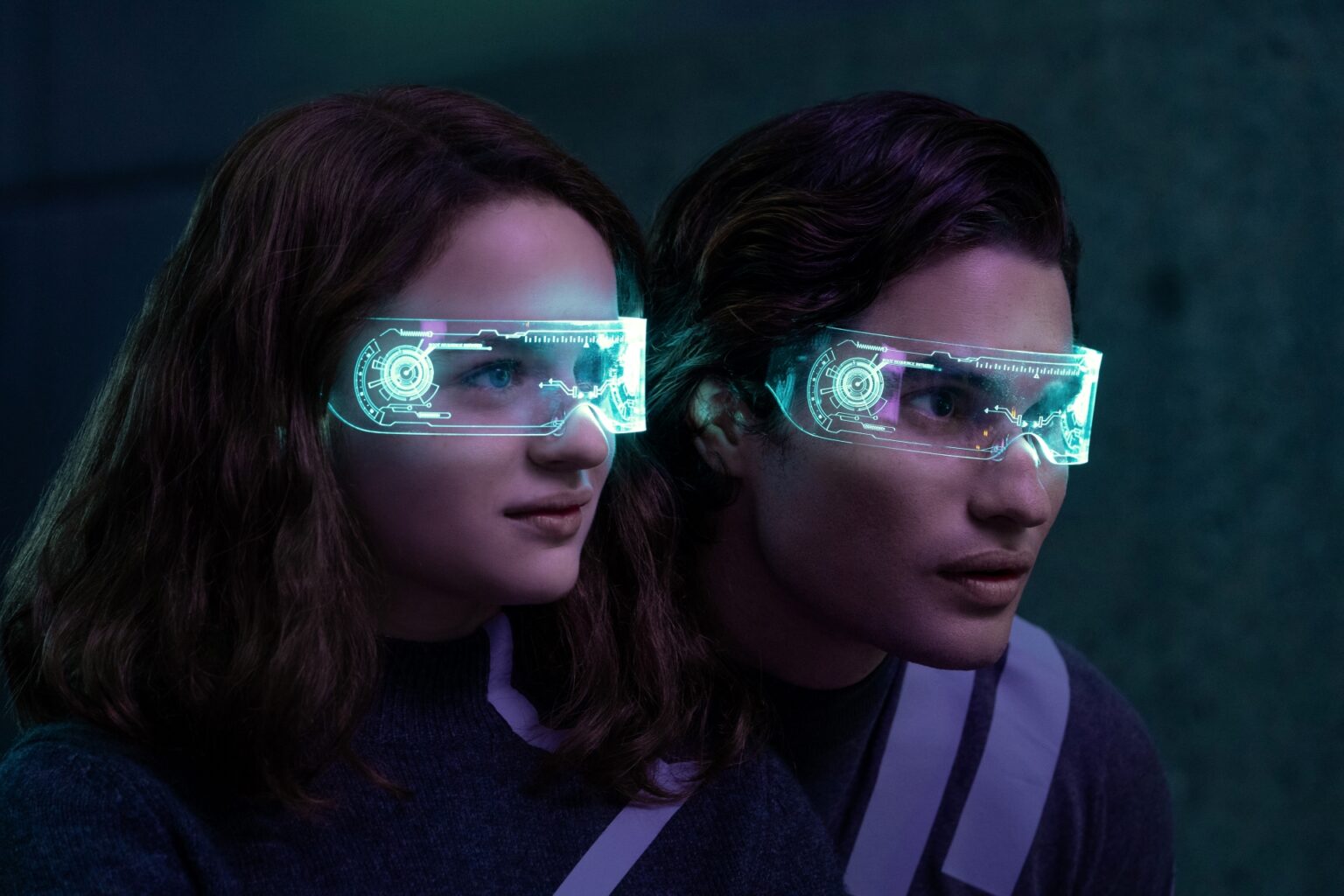 Filme sobre um mundo onde cirurgias plásticas são obrigatórias chega esta semana na Netflix, veja outros lançamentos Joey King como Tally e Chase Stokes como Peris em cena de Feios (Reprodução / Netflix)