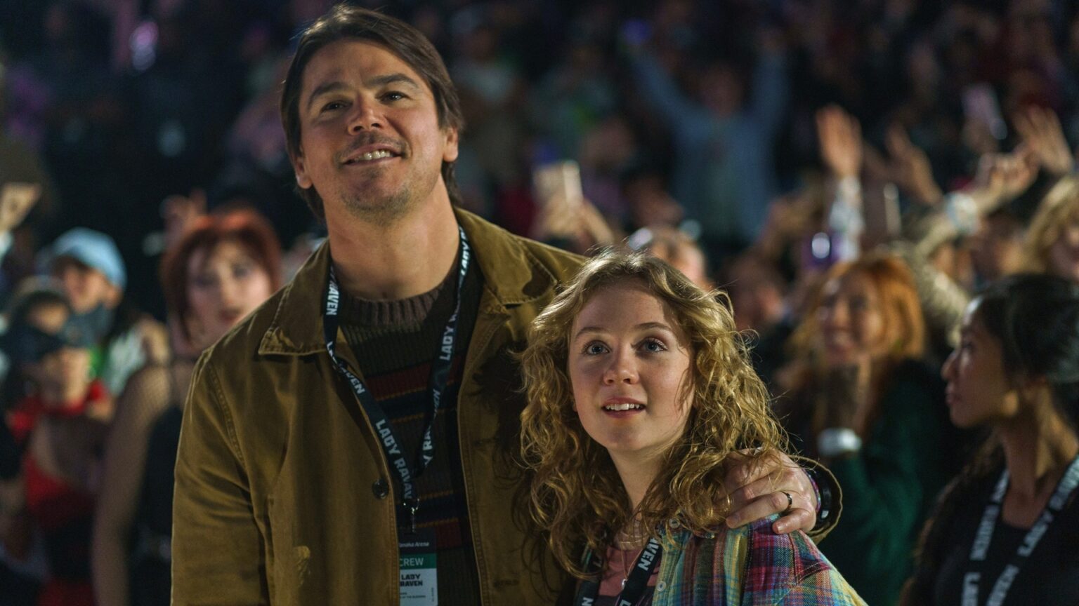 M. Night Shyamalan comemora sucesso de Armadilha e já está trabalhando em seu próximo filme Josh Hartnett como Cooper e Ariel Donoghue como Riley em Armadilha (Reprodução)