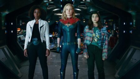 Nia DaCosta diz que a As Marvels não foi o filme que ela idealizou Brie Larson como Carol Danvers, Teyonah Parris como Monica Rambeau e Iman Vellani como Kamala Khan em As Marvel (Reprodução / Marvel)