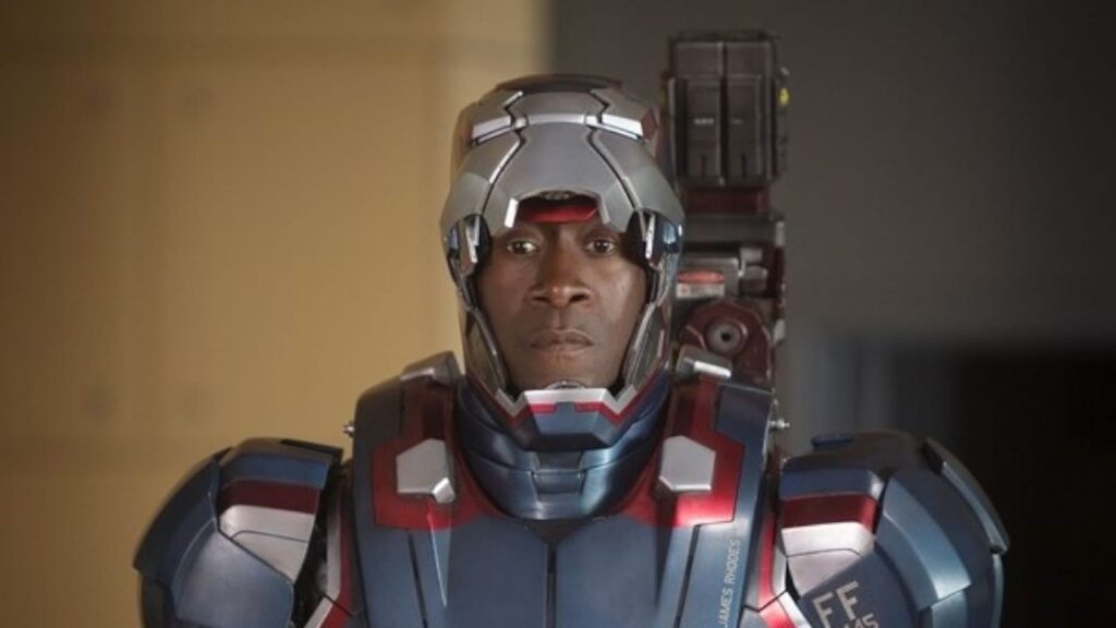 Don Cheadle já esperava retorno de Robert Downey Jr. no MCU? Don Cheadle como Máquina de Combate em Homem de Ferro 3 (Reprodução)