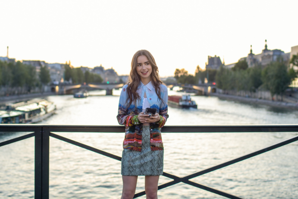Emily em Paris é renovada para a 5° temporada Emily em Paris é renovada para a 5° temporada (Netflix / Reprodução)