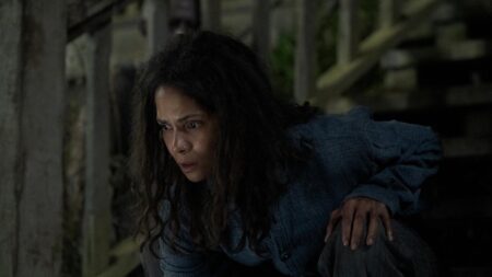 Thriller psicológico Não Solte!, com Halle Berry, ganha data de estreia no Brasil Halle Berry em cena de Não Solte! (Reprodução / Paris Filmes)