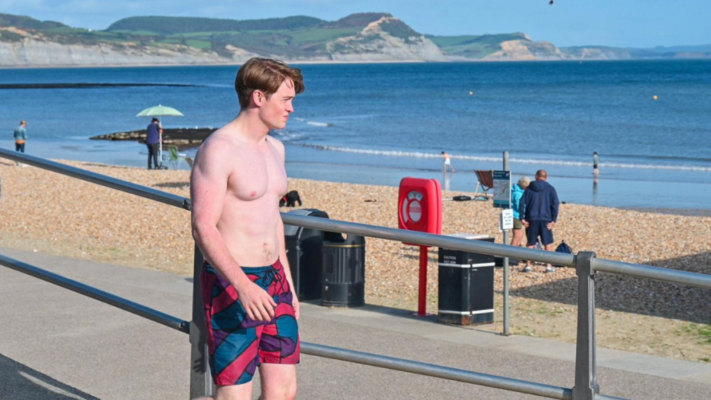 Kit Connor comenta sobre ter ficado sem camisa em boa parte da 3° temporada de Heartstopper kit connor na 3° temporada de Heartstopper