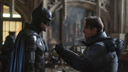 Batman 2 deve iniciar as filmagens em fevereiro, diz jornalista Matt Reeves no set de Batman