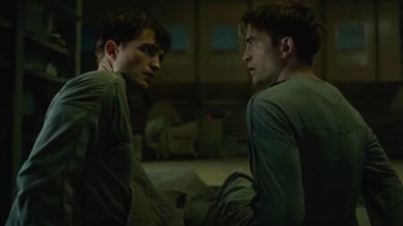 Mickey 17: Primeiras reações elogiam filme com Robert Pattinson Robert Pattinson em trailer de Mickey 17 (Reprodução / Warner Bros.)