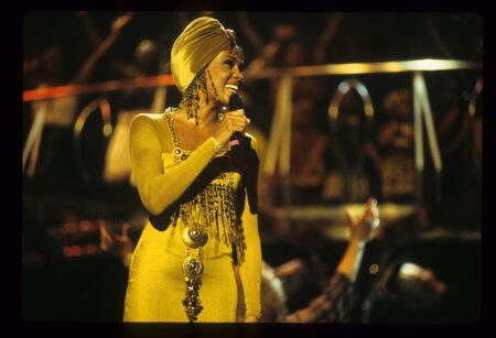 uci-exibe-show-historico-de-whitney-houston-nos-dias-23-e-27-de-outubro