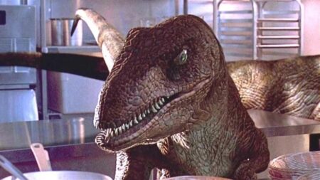 Os tipos de raptores que apareceram na franquia Jurassic World Velociraptor em Jurassic Park (Reprodução / Universal Pictures)
