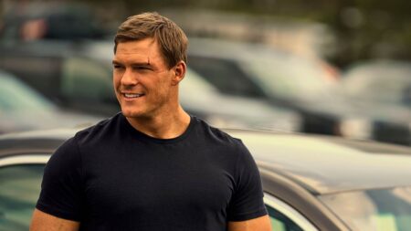 Alan Ritchson como Jack Reacher em Reacher (Reprodução / Prime Video)
