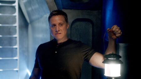 Alan Tudyk em The Wire (Reprodução)
