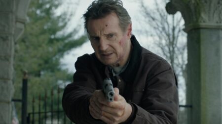 Liam Neeson pode se aposentar de filmes de ação em breve Liam Neeson em Legado Explosivo (Reprodução)