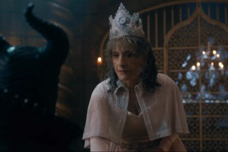 Patti LuPone em Agatha Desde Sempre (Reprodução / Disney+)