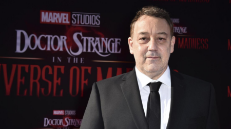 Sam Raimi pode voltar a direção de Doutor Estranho 3
