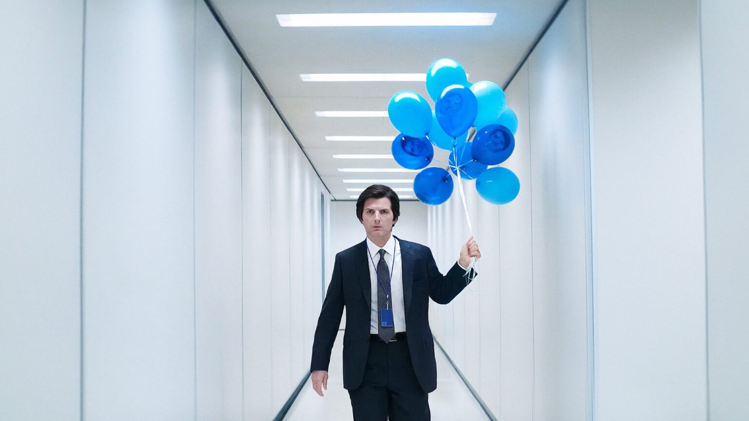 Apple TV+ revela o teaser da segunda temporada de Ruptura Adam Scott em Ruptura (Reprodução / Apple TV+)