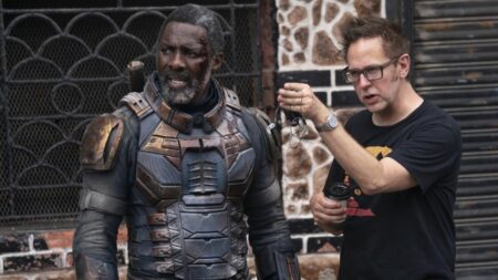 Idris Elba e James Gunn no set de O Esquadrão Suicida (Reprodução / IMDb)