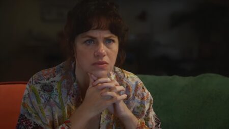 Karine Teles em A Vilã das Nove (Reprodução)