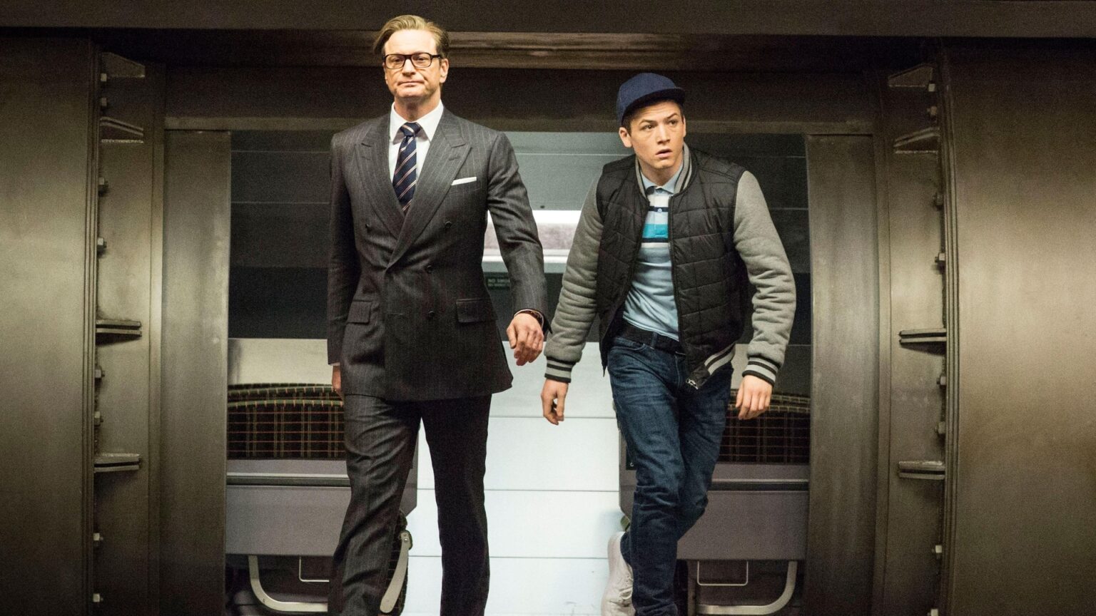 Não há planos para desenvolver uma nova história de Kingsman Colin Firth e Taron Egerton em Kingsman: Serviço Secreto (Reprodução)