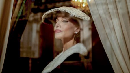 Maria Callas, filme com Angelina Jolie cotado para o Oscar, ganha trailer Angelina Jolie como Maria Callas em Maria Callas (Reprodução / Diamond)