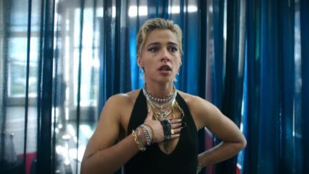 Naomi Scott como Queen Parsons em Sorria 2 (Reprodução)