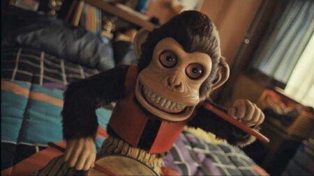 Brinquedo sinistro causa mortes terríveis no teaser de O Macaco O Macaco (Reprodução)