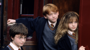 Daniel Radcliffe, Emma Watson e Rupert Grint em Harry Potter e a Pedra Filosofal