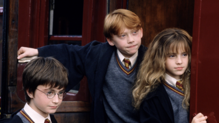 ‘Harry Potter e a Pedra Filosofal’ volta aos cinemas do Brasil em edição de 25 anos Daniel Radcliffe, Emma Watson e Rupert Grint em Harry Potter e a Pedra Filosofal
