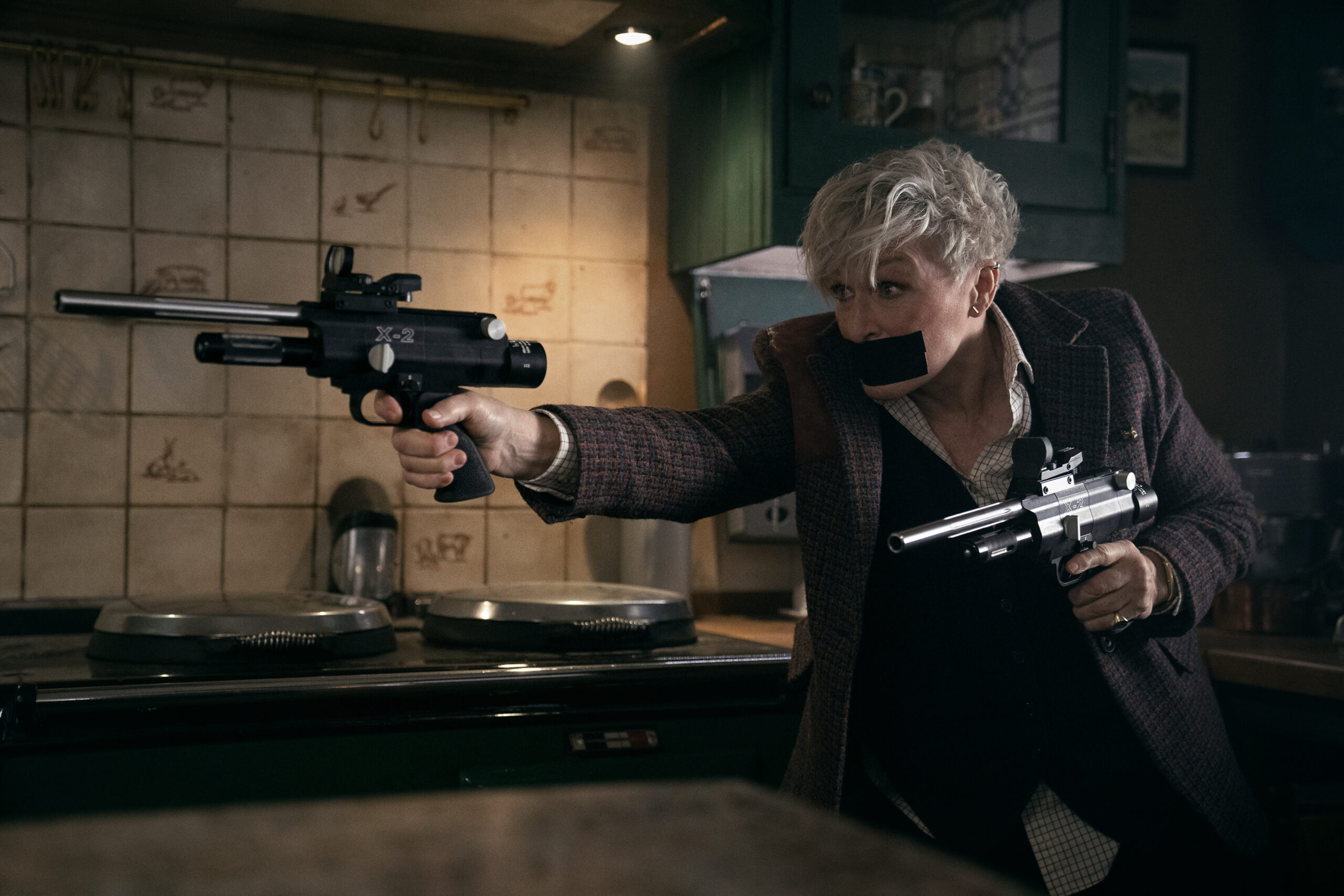 Netflix lança teaser de De Volta à Ação, filme que marca o retorno de Cameron Diaz 2 Glenn Close em De Volta à Ação
