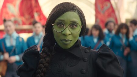 Cynthia Erivo em Wicked (Reprodução)
