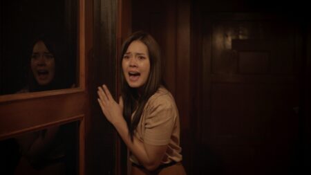 Terror tailandês Quando a Morte Sussurra 2 chega em dezembro nos cinemas Quando a Morte Sussurra 2 (Reprodução / A2Filmes)