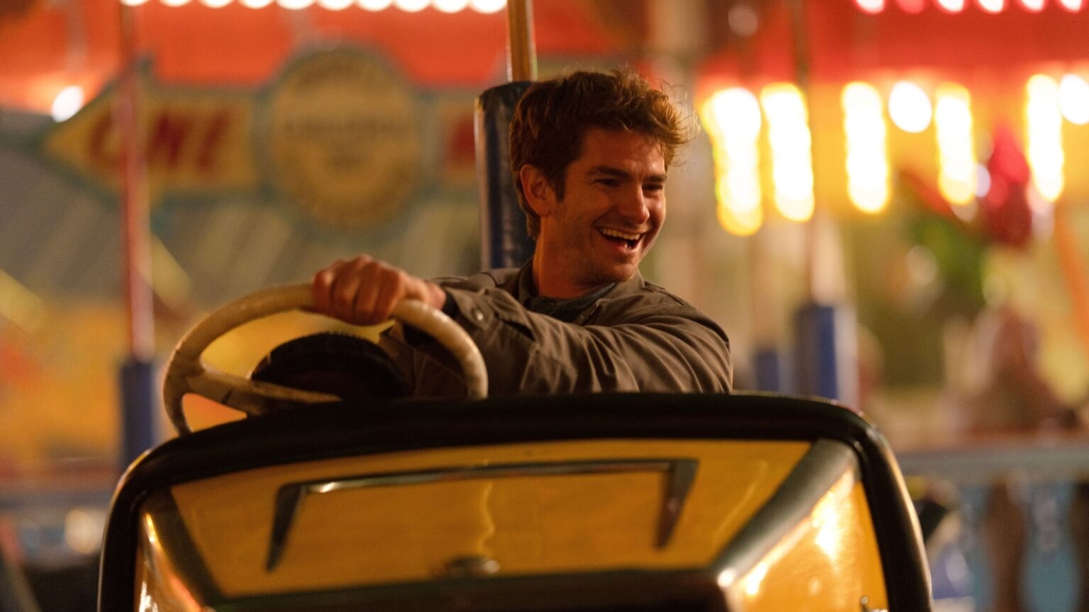 Sérgio Cantú retorna como a voz de Andrew Garfield em Todo Tempo que Temos Andrew Garfield em Todo Tempo que Temos (Reprodução)