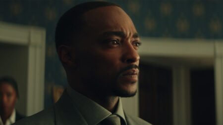 Anthony Mackie conta que quer interpretar o Capitão América por muito tempo Anthony Mackie como Sam Wilson em Capitão América: Admirável Mundo Novo (Reprodução / Marvel)