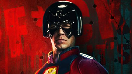 James Gunn vai inserir personagens de Pacificador em outras produções da DC John Cena em Pacificador (Divulgação / DC)