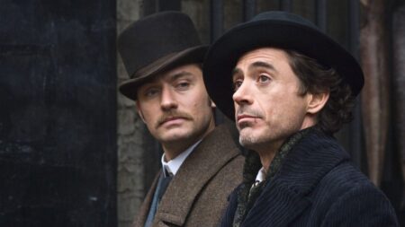 Jude Law e Robert Downey Jr. em Sherlock Holmes (Reprodução)