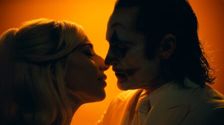 Lady Gaga e Joaquin Phoenix em Coringa: Delírio a Dois (Reprodução / Warner Bros.)