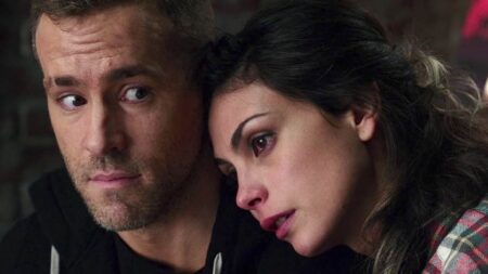 Morena Baccarin espera se tornar uma mutante nos filmes da Marvel Ryan Reynolds e Morena Baccarin em Deadpool (Reprodução)
