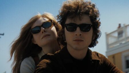 Elle Fanning e Timothée Chalamet em Um Completo Desconhecido (Reprodução)