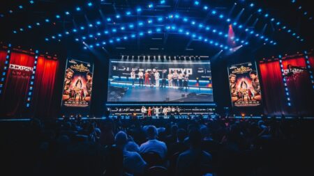 Painel de O Auto da Compadecida 2 no Palco Thunder da CCXP24 (Divulgação / @amnndamelo)