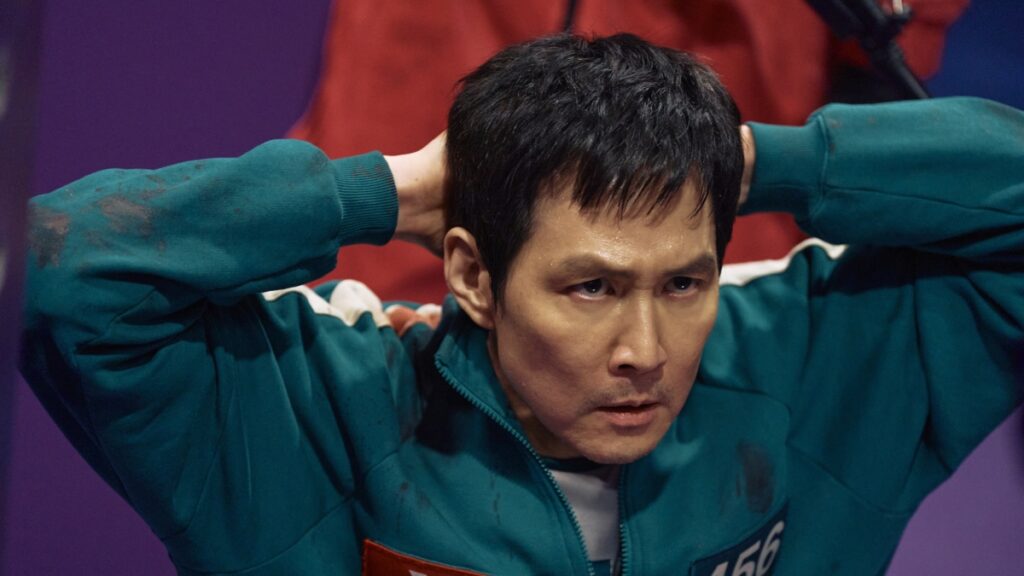 Temporada 2 de Round 6 continua com boas avaliações entre críticos Lee Jung-jae em Round 6 (Reprodução / Netflix)