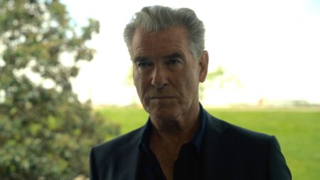 Pierce Brosnan estrela filme de ação, confira o trailer Pierce Brosnan em Charlie em Ação (Reprodução)