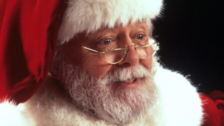 Cinco filmes de Natal para assistir no Disney+ Richard Attenborough em Milagre na Rua 34 (Reprodução)
