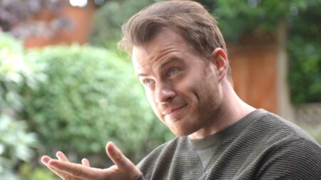 Robert Kazinsky em Second Chance (Reprodução)